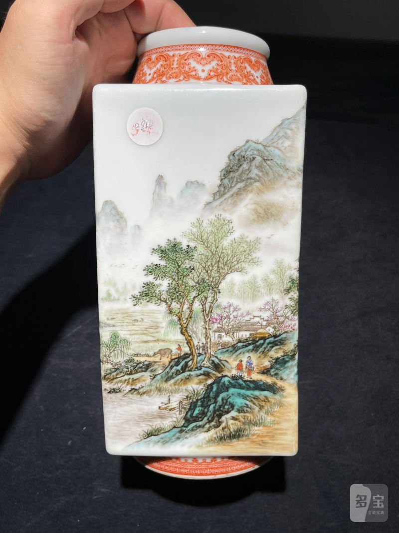 1962年 游海滨画粉彩春耕图琮式瓶 - 图5